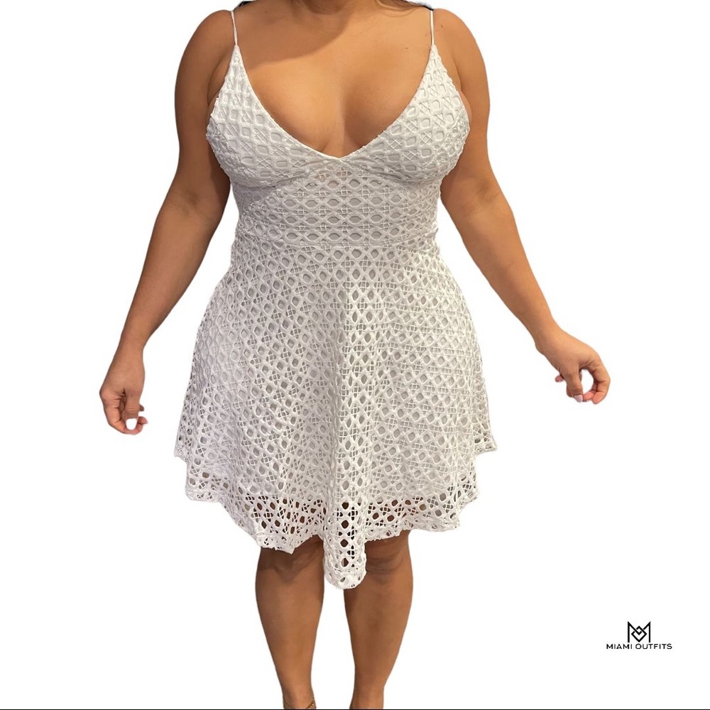 Just me, size L, color white.
